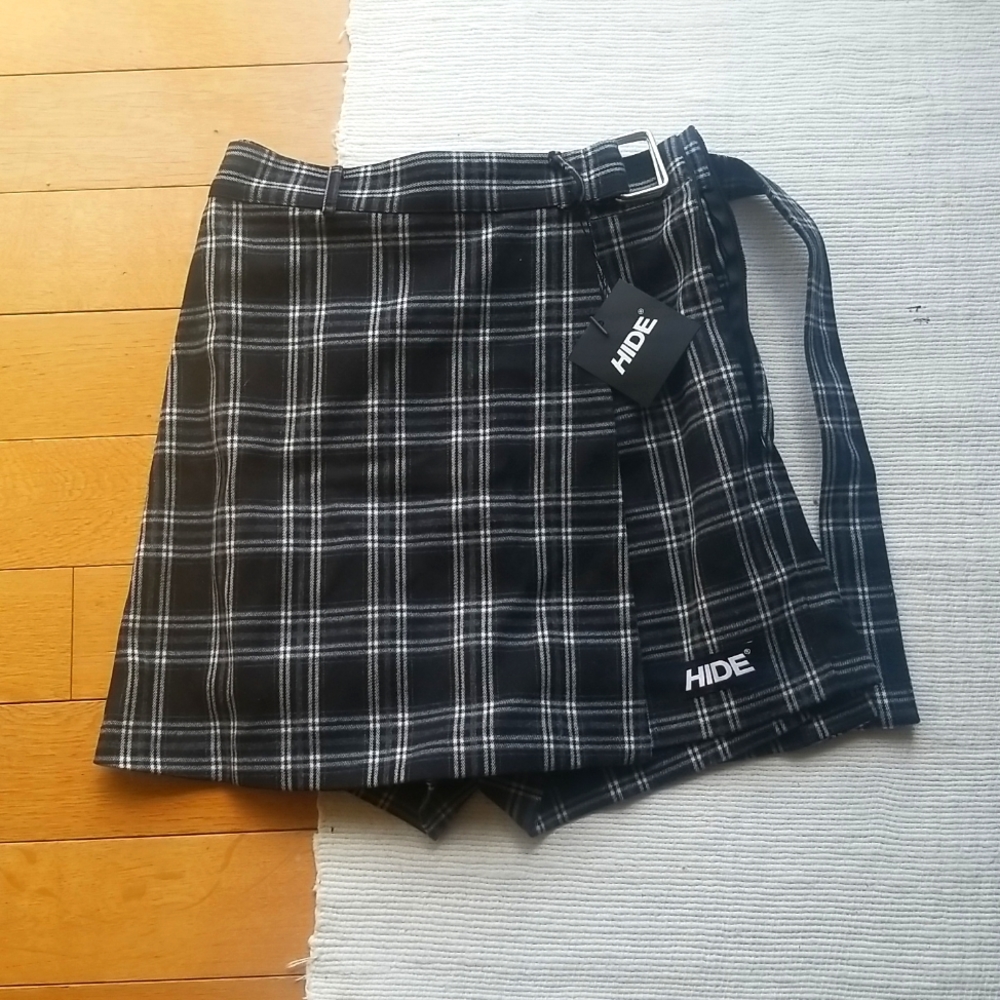 HIDE Black, White, and Grey Skort XS